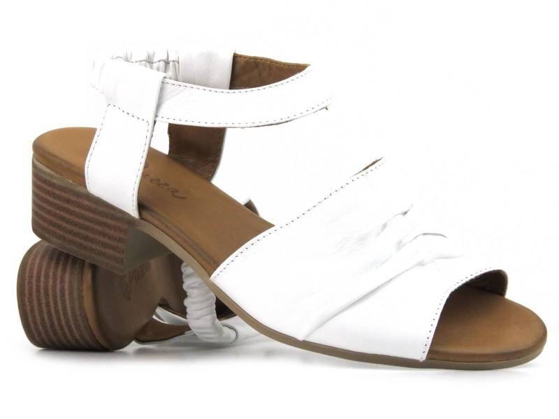 Dámské kožené sandály na nízkém podpatku - PIAZZA 910852, bílé