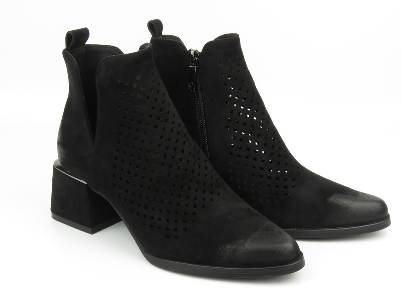 Prolamované kotníkové boty na jemném podpatku - Potocki 24-12356, černé