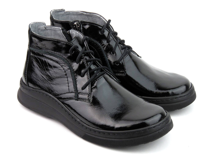 Lehká pohodlná lakovaná kotníková obuv pro ženy - HELIOS Komfort 612S, černá