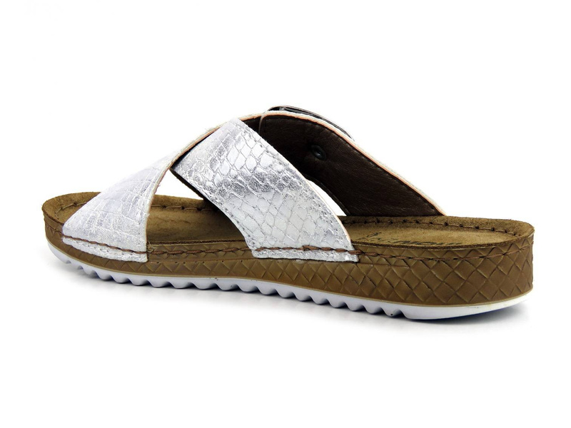 Bílé, lesklé dámské žabky s přezkou - INBLU VO-08