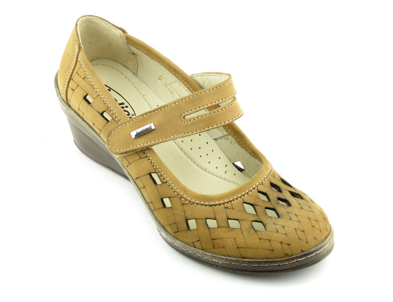 Dámské prolamované boty na klínku - Helios Komfort 678-2, světle hnědé