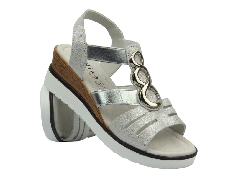 Kožené dámské sandály na jemném klínku - Nika Komfort L25-619, stříbrné