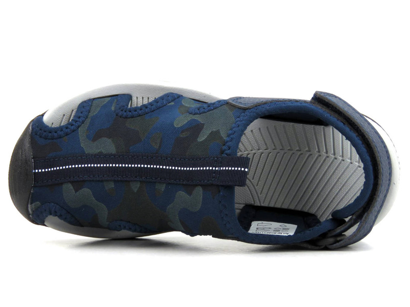 Dětské a mládežnické sandály s uzavřenou špičkou - WOJTYŁKO 22311, tmavě modrá, maskáč