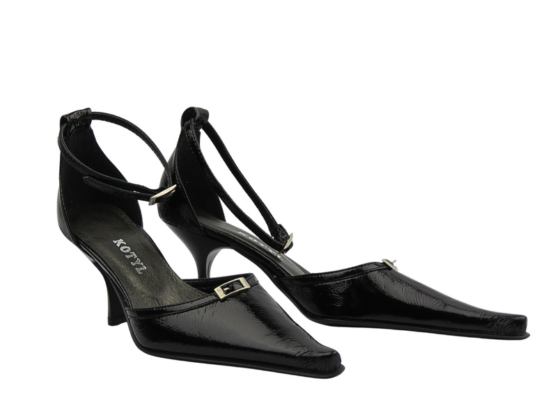 Dámské lodičky na jehlovém podpatku černé KOTYL 708