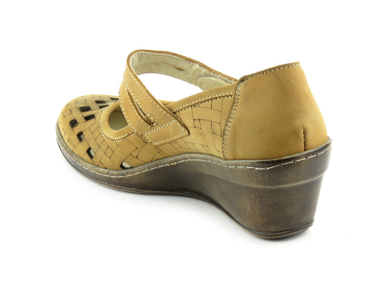 Dámské prolamované boty na klínku - Helios Komfort 678-2, světle hnědé