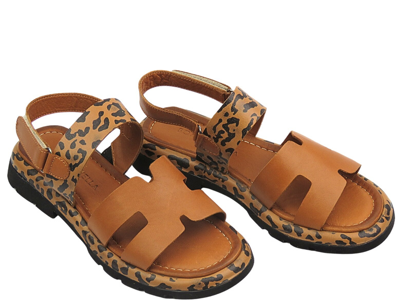 Hnědé dámské ploché sandály - Bombonella P068 10909