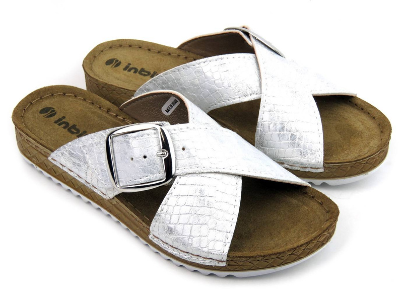 Bílé, lesklé dámské žabky s přezkou - INBLU VO-08