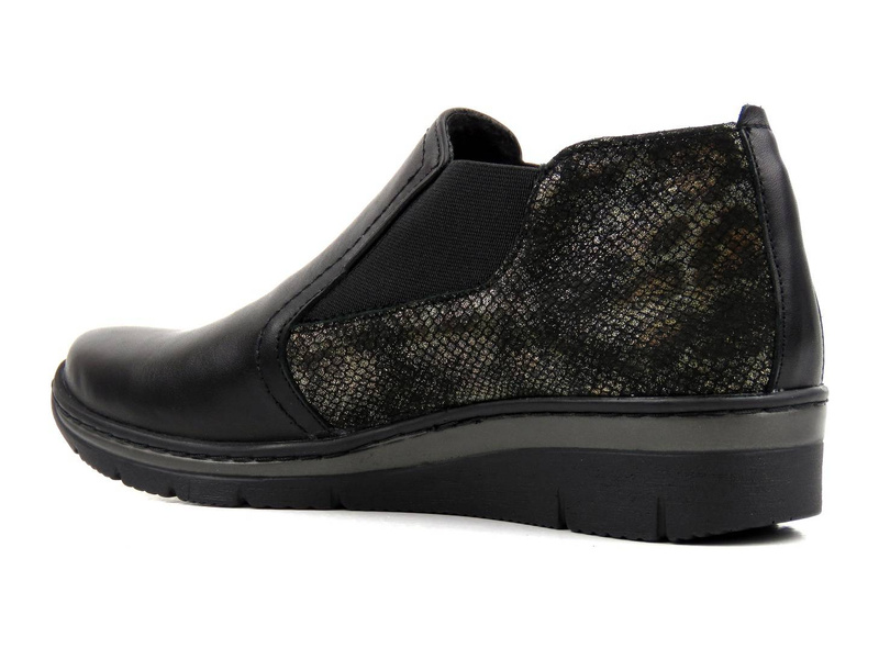 Lehké pohodlné dámské boty Chelsea od polské značky HELIOS Komfort 527 černé barvy