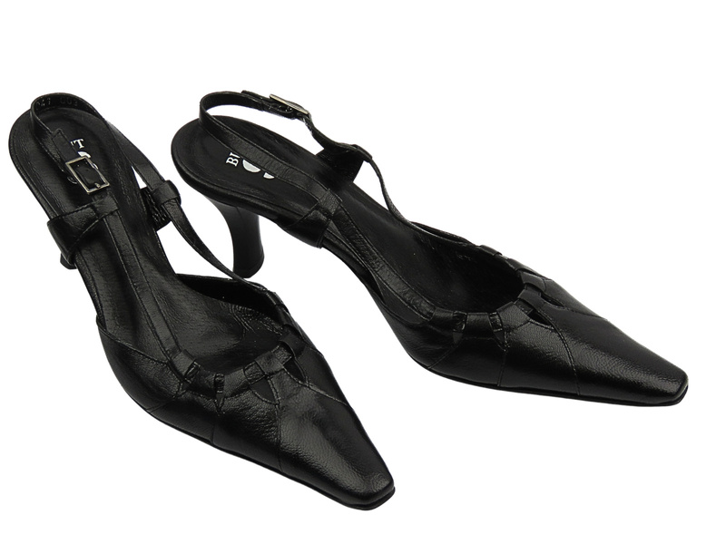 Kožené dámské lodičky na jehlovém podpatku černé But-S l041B