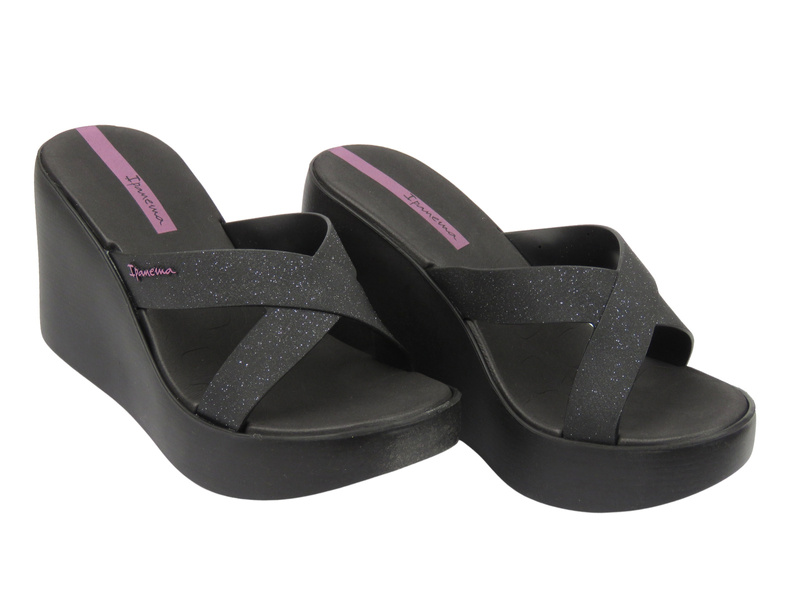 Gumové dámské pantofle na klínku - IPANEMA 83646, černé