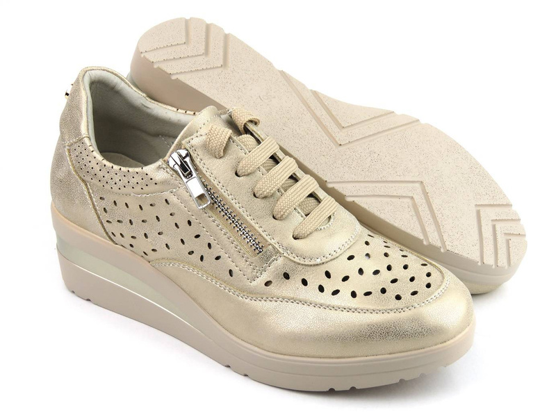 Dámská obuv s prolamovaným svrškem - WOJTYŁKO 22405L, zlatá