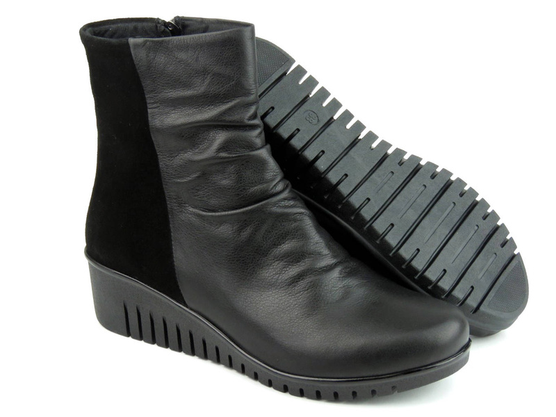 Vysoké dámské kozačky na klínku 5 cm - COMFORTABEL 960020-01 černá