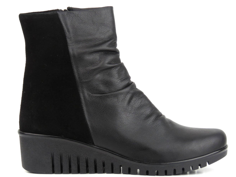 Vysoké dámské kozačky na klínku 5 cm - COMFORTABEL 960020-01 černá