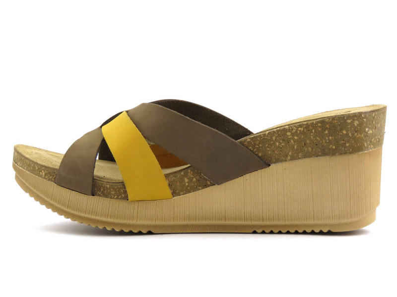 Dámské kožené sandály na klínku - INBLU EN-24, hnědé