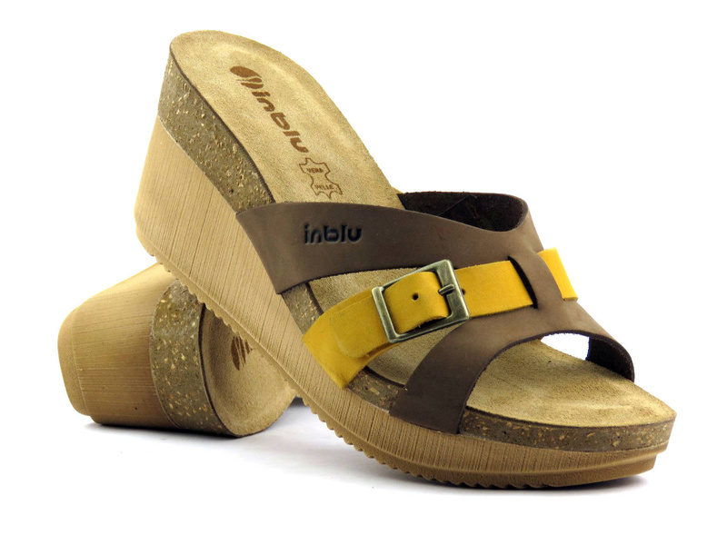 Dámské kožené sandály na klínku - INBLU EN-24, hnědé