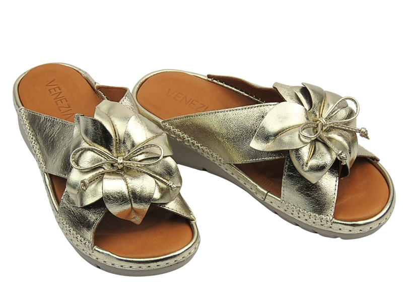 Jednobarevné dámské pantofle na silné podrážce zlaté VENEZIA 140LEGOOBK034