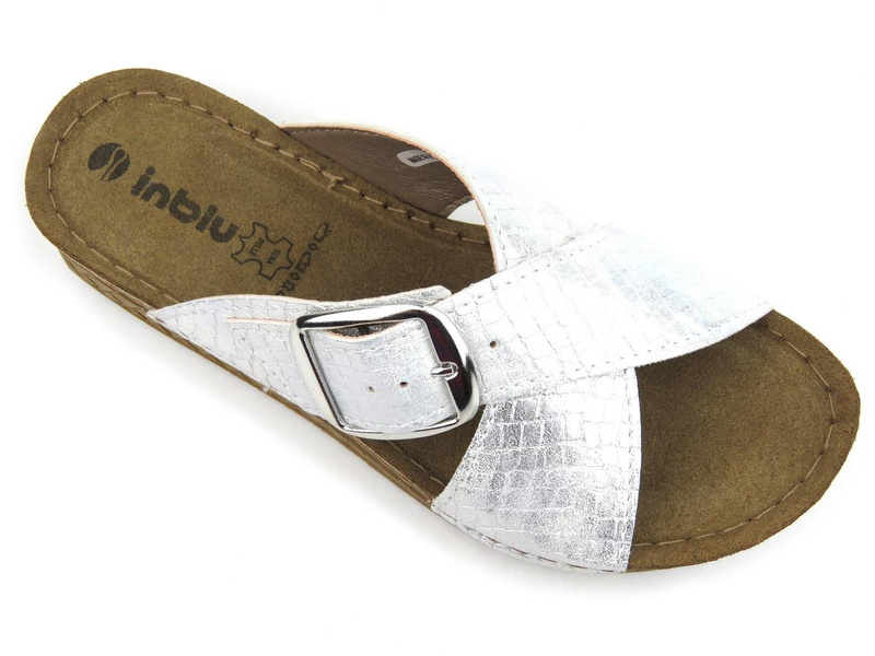 Bílé, lesklé dámské žabky s přezkou - INBLU VO-08