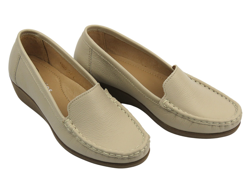 Kožené dámské mokasíny na klínku ecru Helios Komfort 4020