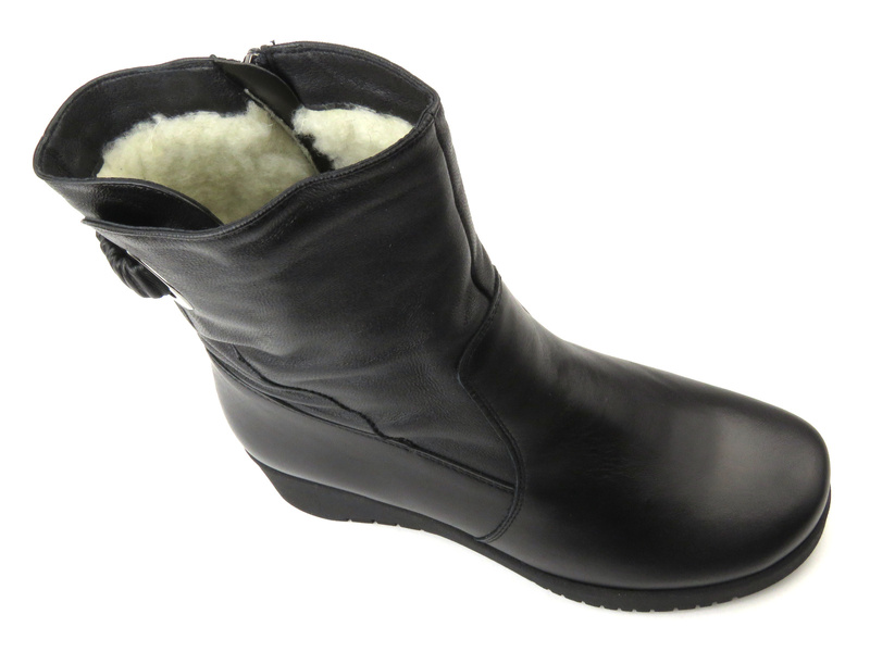 Pohodlné, kožené dámské kozačky zateplené vlnou - Galant 061, černá