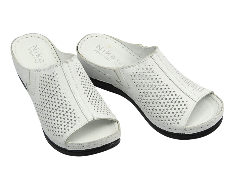 Pohodlné dámské nazouváky na klínu, bílé Nika Komfort H-157