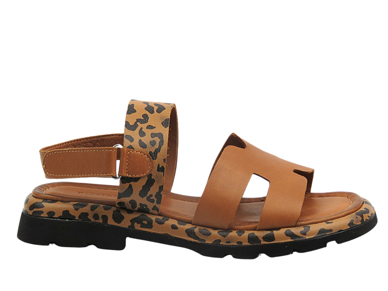 Hnědé dámské ploché sandály - Bombonella P068 10909