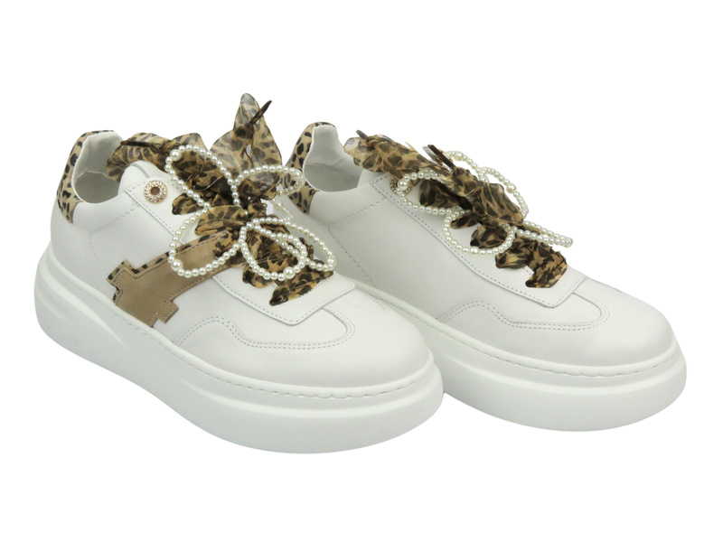 Sportovní dámské boty na platformě – CheBello 4713, bílé s panterkovým vzorem, kožené