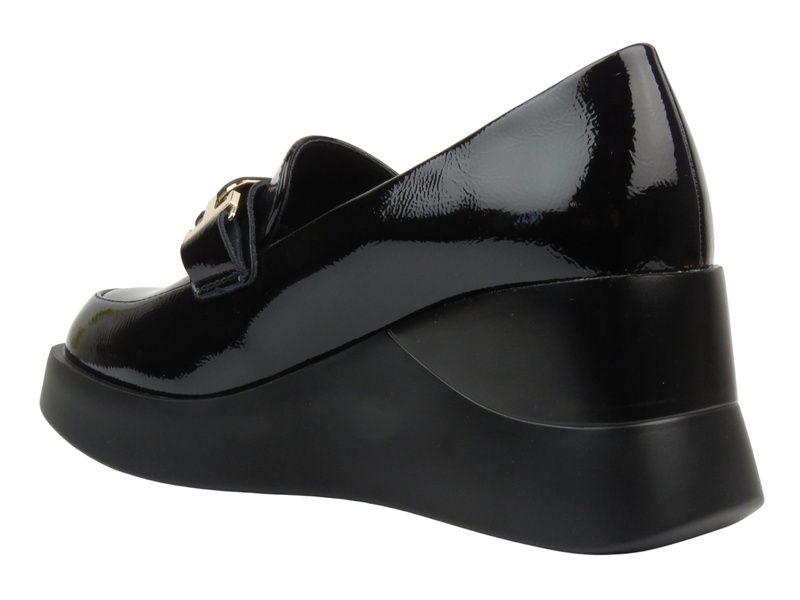 Elegantní dámské mokasíny Vinceza 58337, černé lakované