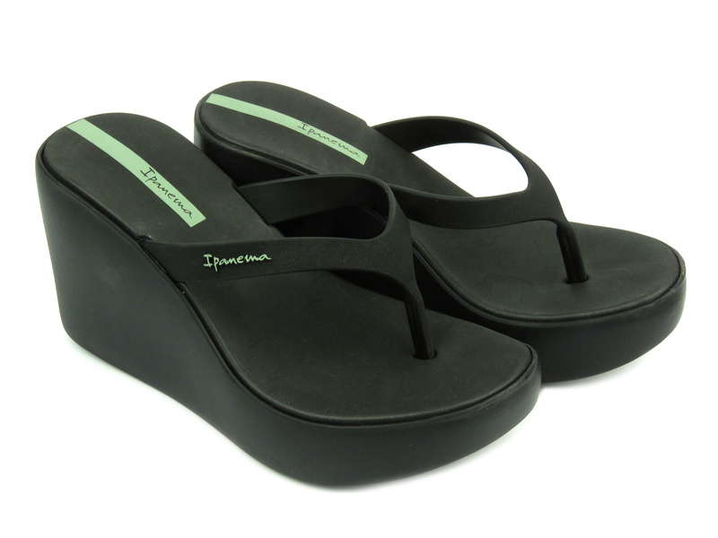 Dámské gumové pantofle na klínku - IPANEMA 83423, černo-šedé