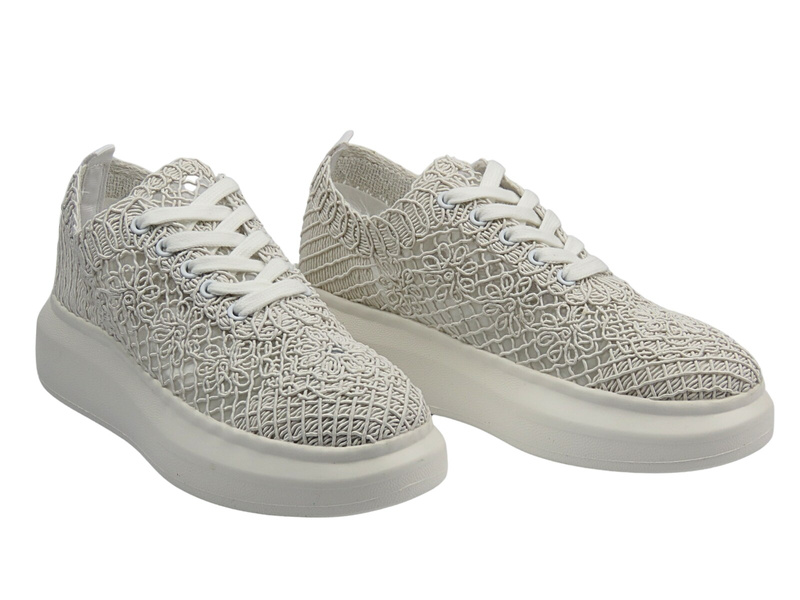 Dámské sportovní boty s krajkovým svrškem bílé Vinceza 17371