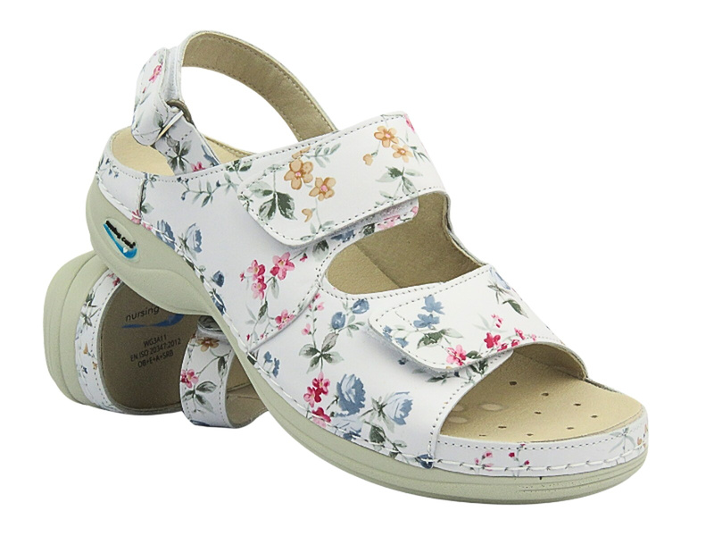 Vysoce kvalitní dámské zdravotní žabky - Nursing Care WG8F1, bílé s květy