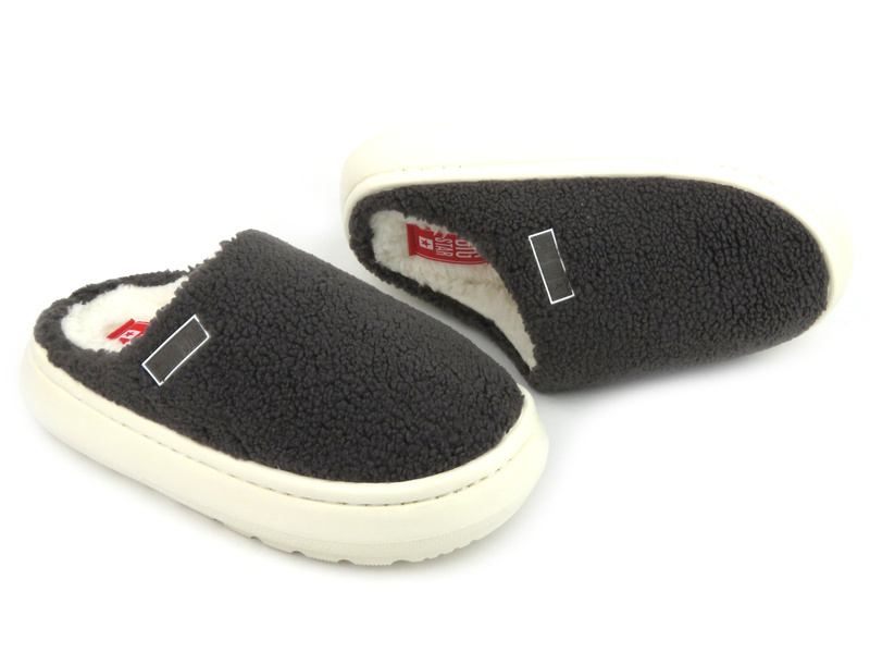 Dámské kožešinové pantofle se silnou podrážkou - Big Star MM274134, tmavě šedé