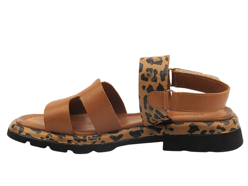 Hnědé dámské ploché sandály - Bombonella P068 10909