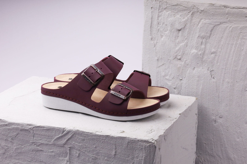 Dámské nazouváky s přezkami Leon 5012, bordó  