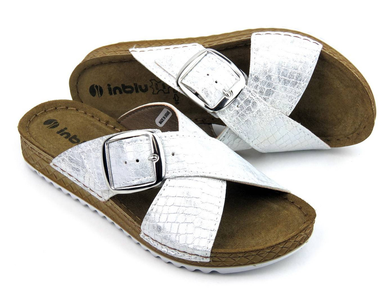 Bílé, lesklé dámské žabky s přezkou - INBLU VO-08