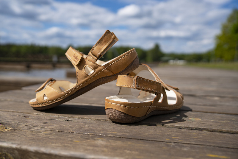 Lehké dámské sandály z měkké kůže - HELIOS Komfort 205, světle hnědé