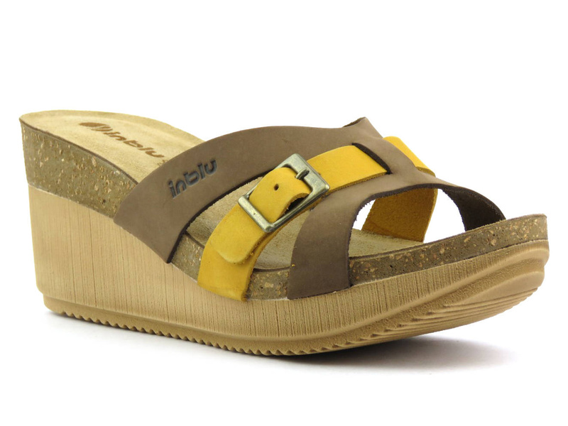 Dámské kožené sandály na klínku - INBLU EN-24, hnědé