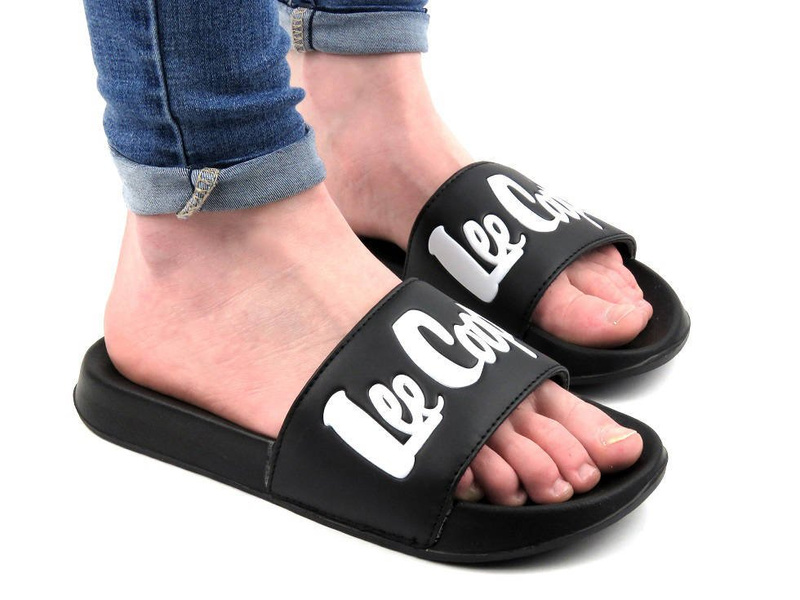 Dámské žabky se silnou podrážkou Lee Cooper 21-42-0322L, černé