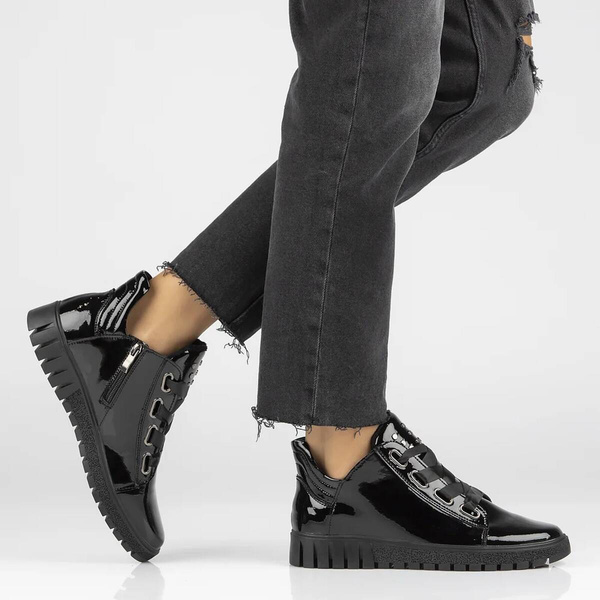 Dámské kotníkové kozačky na platformě - Filippo DBT3197/24, černá lakovaná kůže