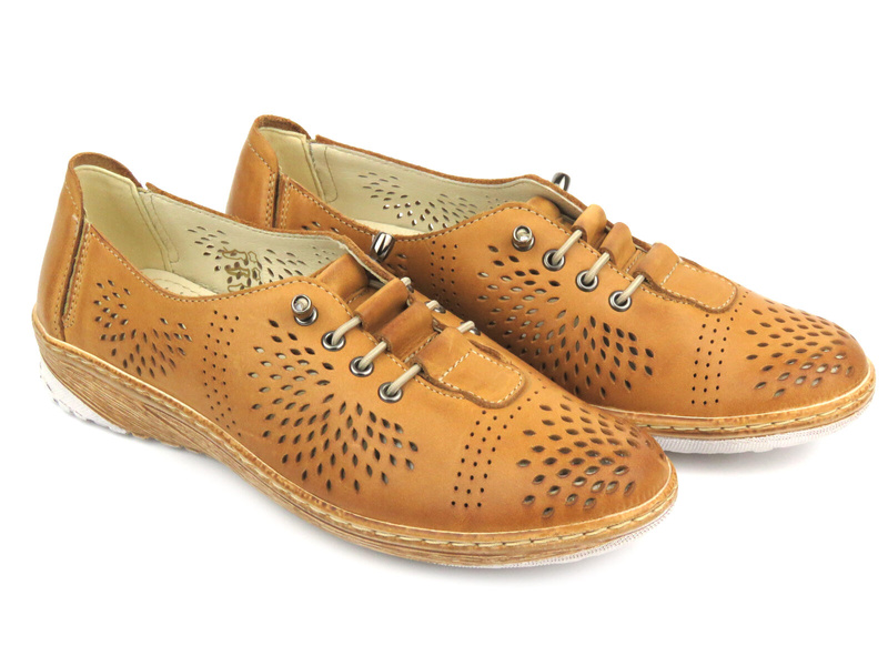 Dámské kožené boty s prolamovaným svrškem - Wasak 0626, hnědá