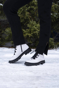 Pohodlné dámské kotníkové boty - HELIOS Komfort 556, bílá