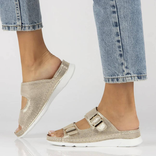 Dámské pantofle na platformě s klínkem - Filippo DK3872/23, bílé