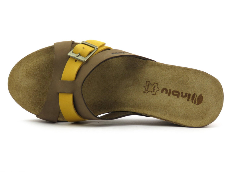 Dámské kožené sandály na klínku - INBLU EN-24, hnědé