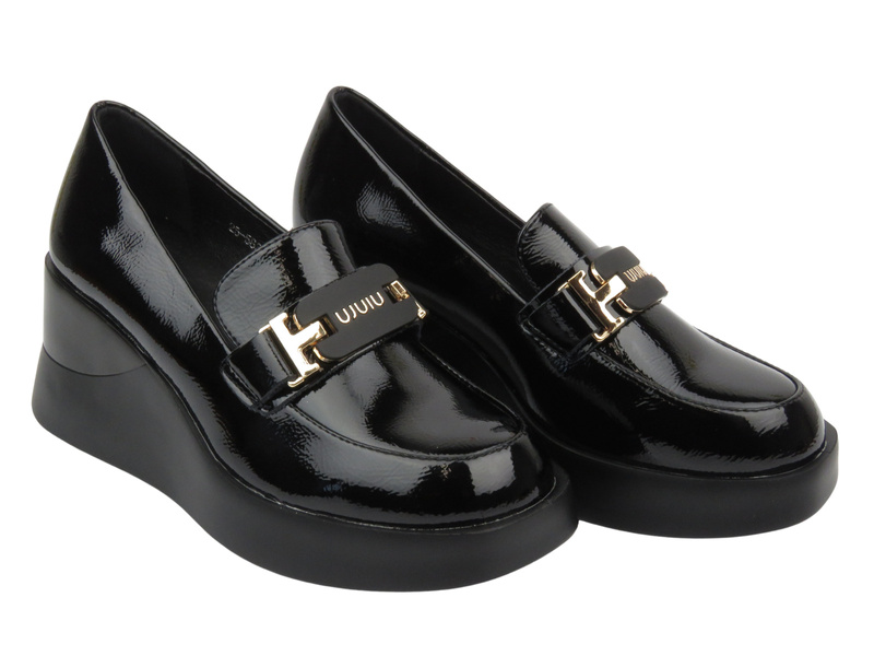 Elegantní dámské mokasíny Vinceza 58337, černé lakované