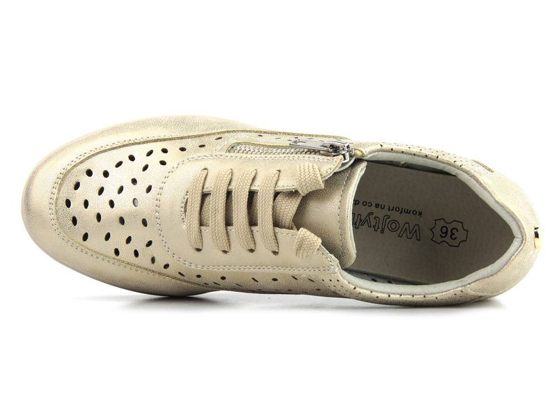 Dámská obuv s prolamovaným svrškem - WOJTYŁKO 22405L, zlatá