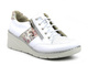 Kožené dámské boty na klínku s prolamovaným svrškem - HELIOS Komfort 406, bílá