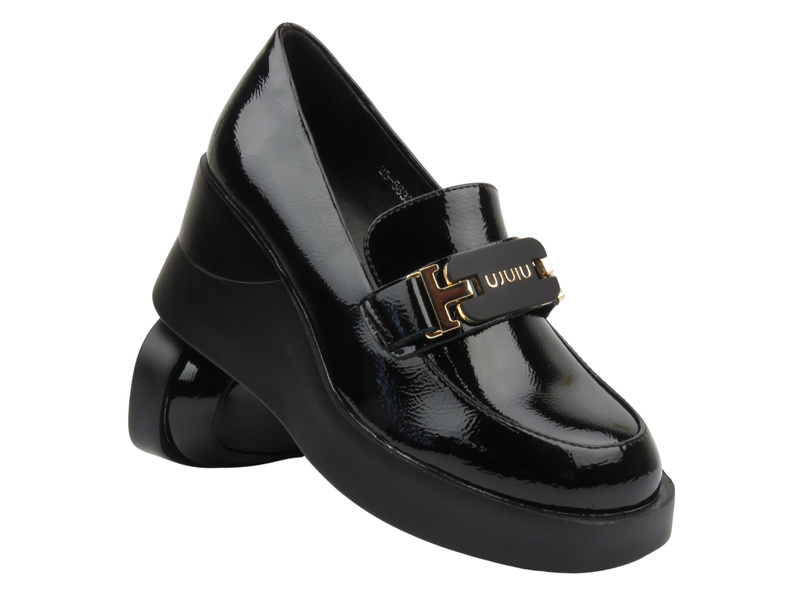 Elegantní dámské mokasíny Vinceza 58337, černé lakované