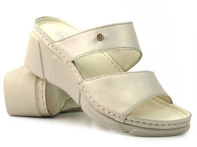 Dámské kožené sandály na klínku - HELIOS Komfort 119, zlaté