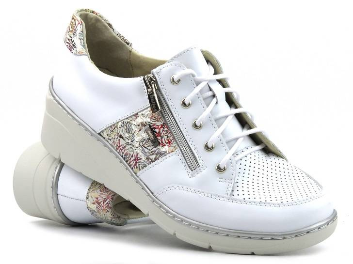 Kožené dámské boty na klínku s prolamovaným svrškem - HELIOS Komfort 406, bílá