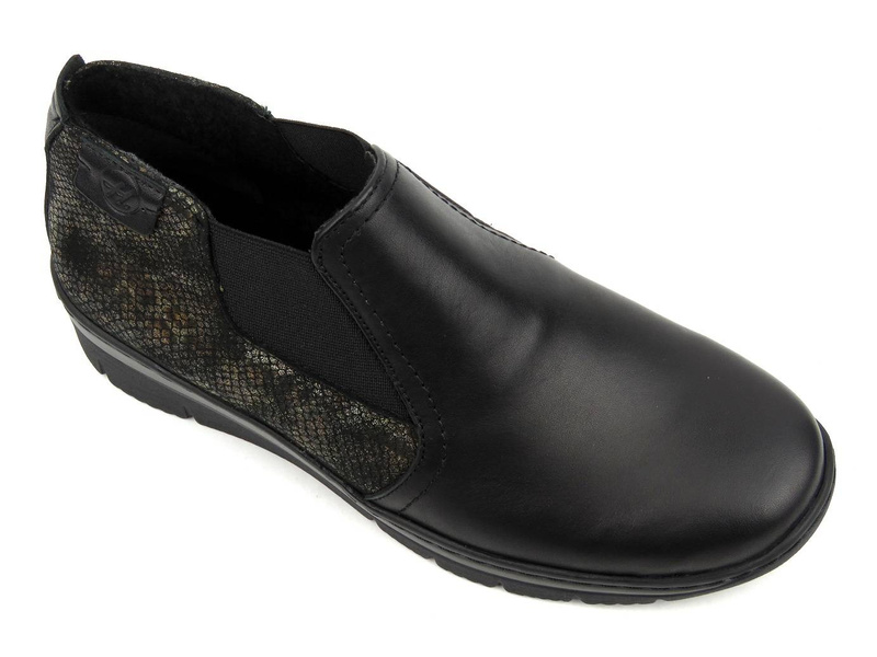 Lehké pohodlné dámské boty Chelsea od polské značky HELIOS Komfort 527 černé barvy