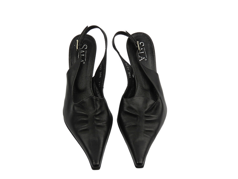 Černé lodičky na podpatku s nastavitelným páskem Sala 304